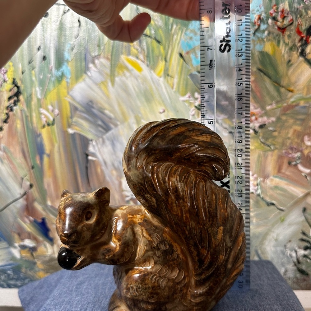 Ceramic Squirrel holding nut, Vintage. Made in Japan. - Picture 8 of 9